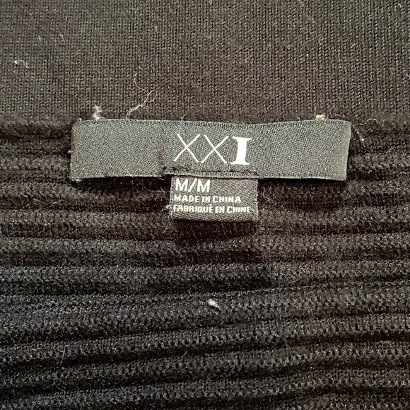 Forever 21 Black Knit Bandage style Mini skirt. Circa 2012 - Picture 2 of 2